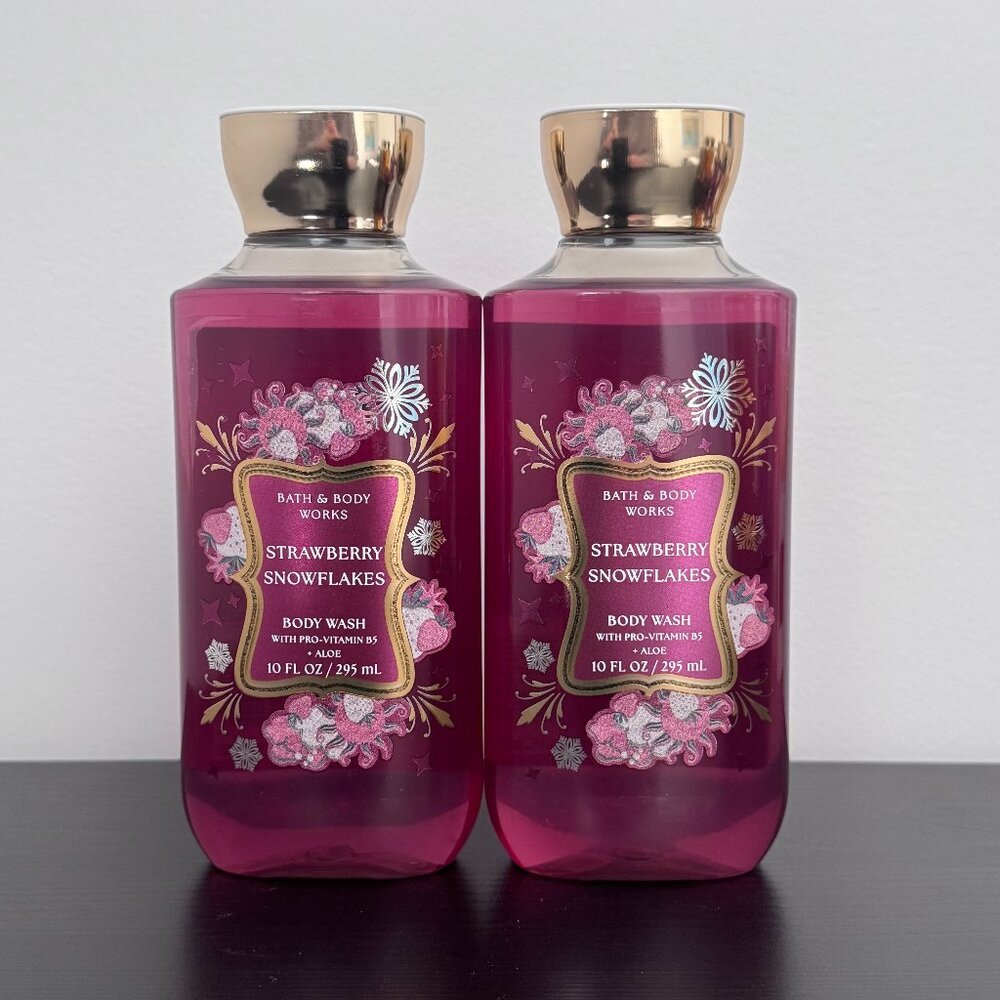 Bath & Body Works Strawberry Snowflakes Body Wash (Set of 2)